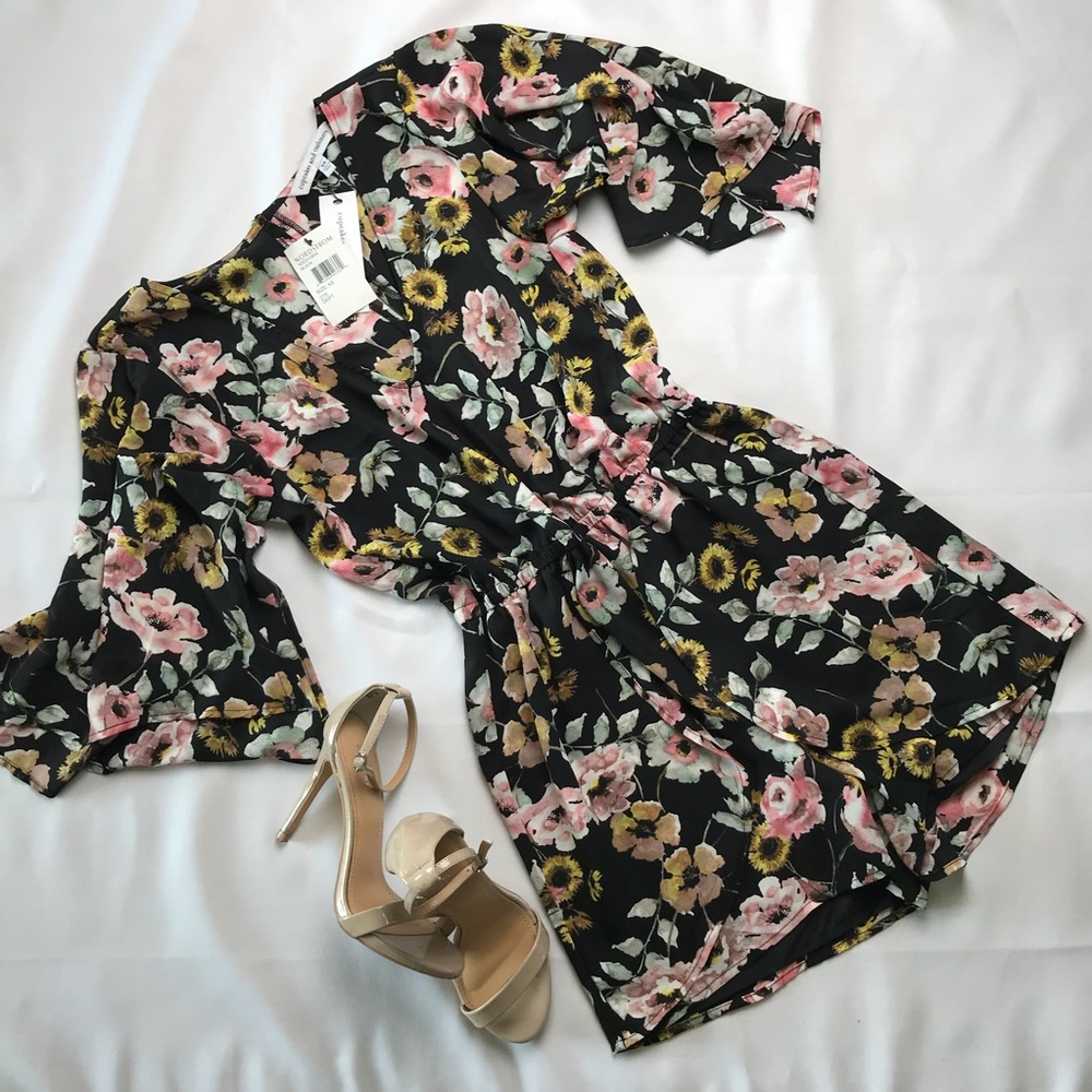 🦄SOLD🦄 Anthro Cupcakes & Cashmere Floral Romper - Picture 4 of 7